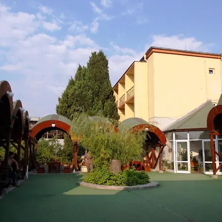 Отель Briz 3 - Free Parking 2*